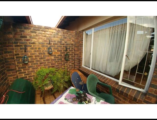 2 BEDROOM APARTMENT SOLD IN THE ORCHARDS